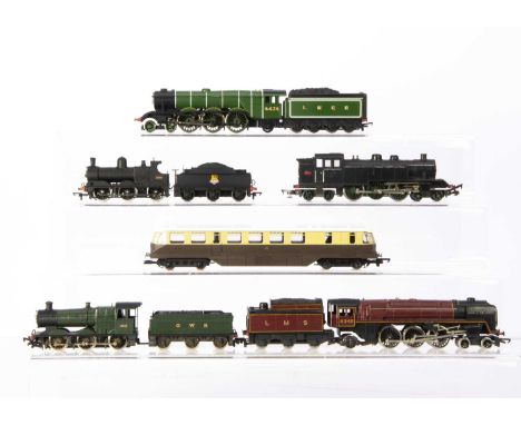 Hornby Mainline Tri-ang and Lima 00 gauge Steam Locomotives and tenders and Railcar , Hornby, R2675 LNER green A1 class 'Vict