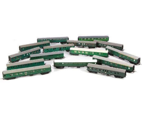 Tri-ang and Hornby 00 gauge green Southern and BR Coaches, Tri-ang, Suburban Brake (2, one with ribbed roof), BR 9'' Main lin