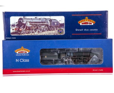 Bachmann 00 Gauge Southern Region black Steam Locomotives and tenders,  32502 class 5MT 4-6-0 Locomotive 73082 'Camelot' (nam