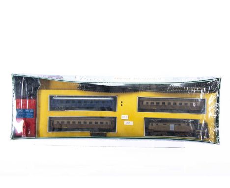 Lima 1960s HO Gauge Italian Electric Passenger Train Set,  boxed with lid 8001 set includes FS electric locomotive in brown l