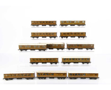 Hornby-Dublo 00 Gauge Teak Coaches, First/Third (5), All Third (5), Brake /Third (2), F-VG (12)