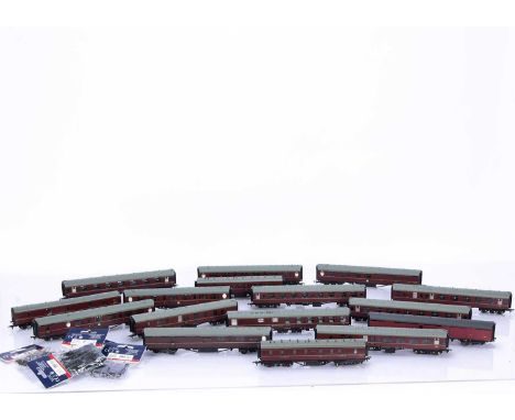 Bachmann and Hornby 00 Gauge BR maroon Coaching stock and Parcels Van, Bachmann Thompson Coaches (5) Mk 1 (6, including Resta