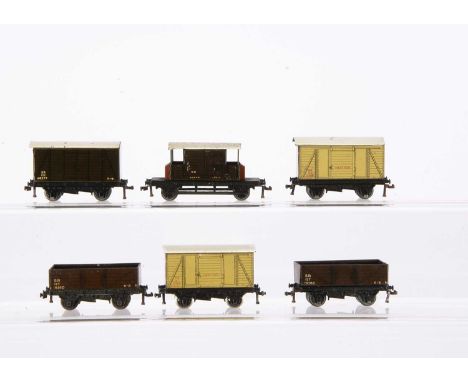 Hornby-Dublo 00 Gauge 3-Rail early post-war SR wagons, off white Meat Van (2), brown Open truck (2), Van and Guards Van, F-VG