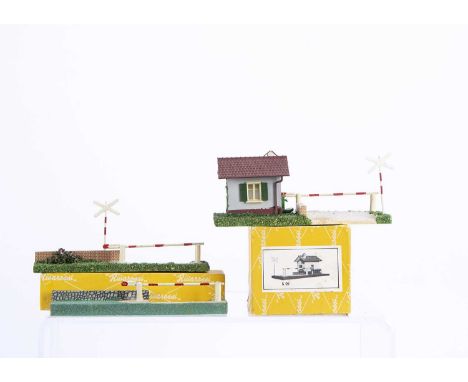 Rivarossi 1950s Yellow Series HO Gauge Trackside Accessories Crossings, of wood/plastic/metal construction with painted and p