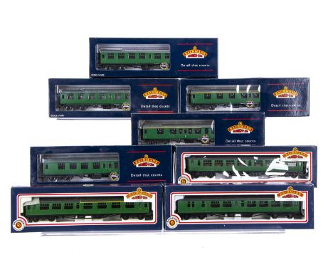 Bachmann 00 Gauge BR SR green Bulleid and Mark 1 coaches ,  comprising Bulleid coaches, 34550A composite 34525 2nd class and 