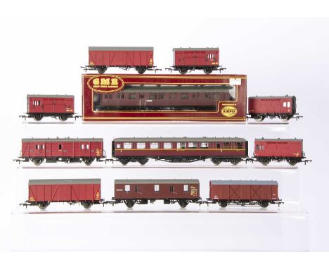 Hornby and Airfix GMR 00 Gauge BR maroon Coaches Utility Vans and Horse Boxes, Hornby, Gresley Buffet Car, 4-wheel Utility Va