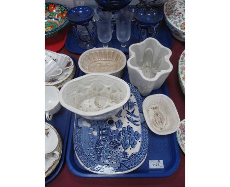 XIX Century Willow Pattern Pottery Drainer, 29cm wide, four pottery jelly moulds to include fish and pineapple designs.Draine