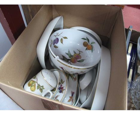 Royal Worcester Evesham Oven to Table Pottery, of approximately twenty-nine pieces, including large bowl, tureens, oval flan 