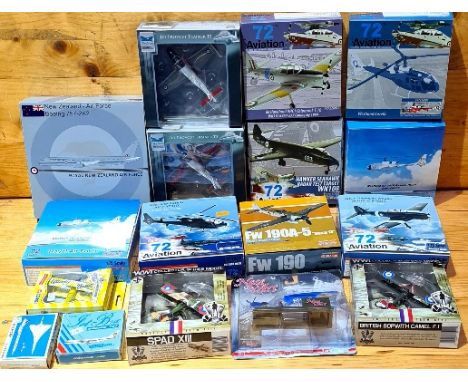 A box containing appx 17 pre constructed model aircraft by Aviation 72, WW1 Collectors series, Skymax models etc 