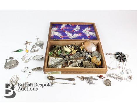 Box of jewellery and miscellanea, including an acorn tape measure, bone manicure set, with miscellaneous silver items includi