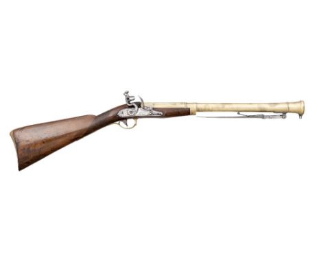 A FLINTLOCK BLUNDERBUSS IN THE ENGLISH TASTE, EARLY 19TH CENTURY, PROBABLY BELGIAN with three-stage brass barrel inscribed 'B