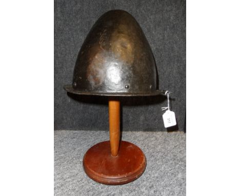 A GERMAN MORION IN THE SPANISH FASHION, CIRCA 1600 with one-piece crown of rounded almond shape (slight bruising at one side)