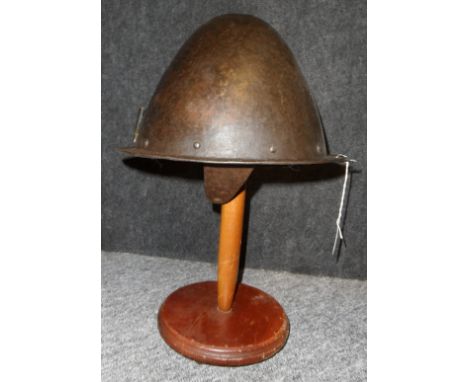 A GERMAN MORION IN THE SPANISH FASHION, CIRCA 1600 with one-piece crown of rounded almond shape (repaired with a large rivete