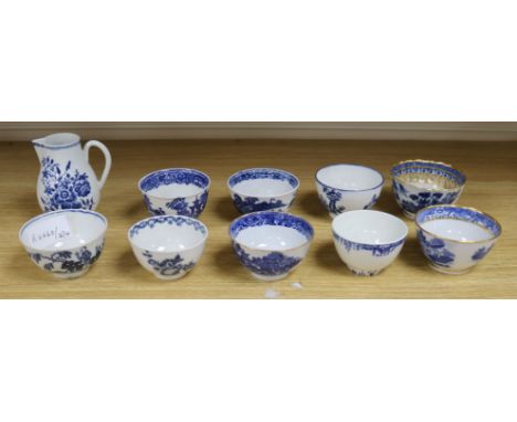 A collection of late 18th century Worcester, caughley, Liverpool etc blue and white tea bowls
