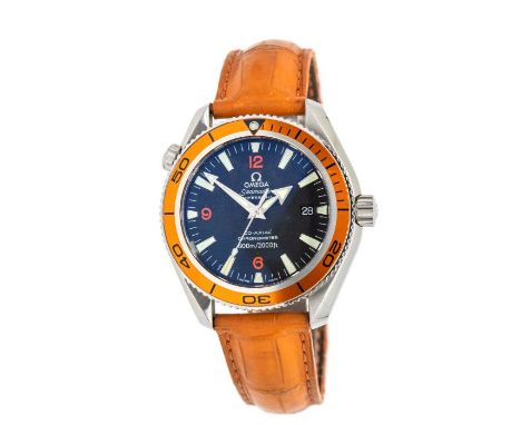 Omega- a gentleman's Seamaster Planet Ocean steel chronograph wristwatch, comprising a signed black dial, with applied lume b