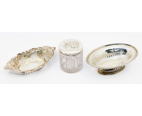 A group of silver to include: Edwardian silver shaped oval reticulated bon bon / dressing table dish, chased scroll decoratio