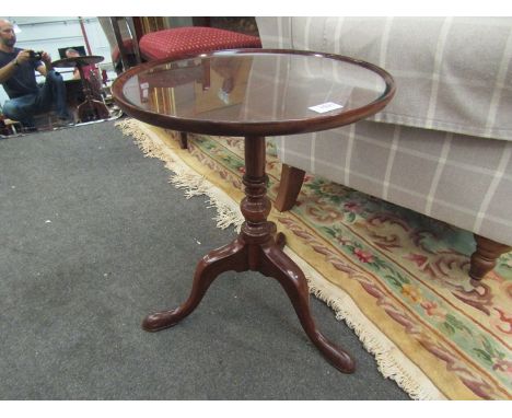 A mahogany dish top wine table on tripod base, 53cm tall