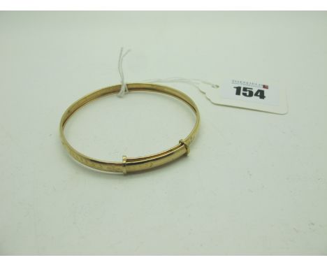A 9ct Gold Expanding Bangle, with engraved decoration (3grams). 