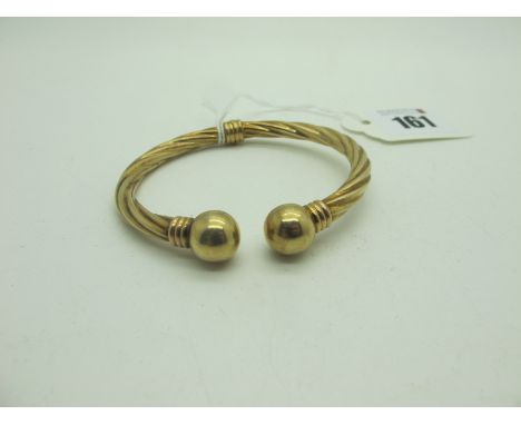 A Modern Hinged Bangle, of twisted design (sprung hinge), stamped "375" (overall weight 10.5grams). 