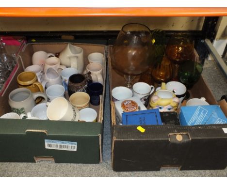 TWO TRAYS OF NOVELTY AND COMMEMORATIVE CERAMIC MUGS 