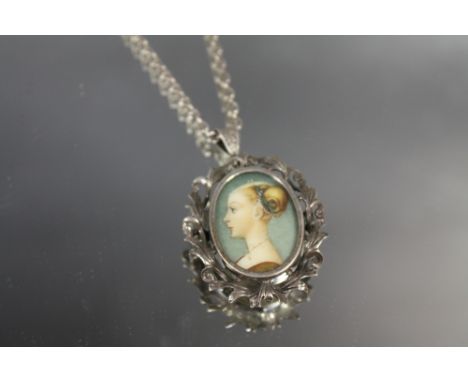 A SILVER PORTRAIT MINIATURE PENDANT ON CHAIN 