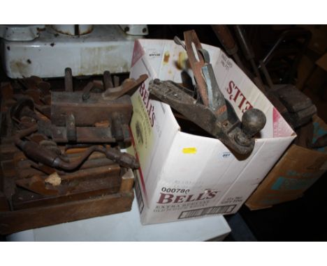 A QUANTITY OF MOSTLY  VINTAGE PLANES, WOODWORKING TOOLS ETC