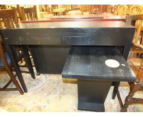 A MODERN BLACK CONSOLE TABLE W 120 cm TOGETHER WITH V SHAPED OCCASIONAL TABLE