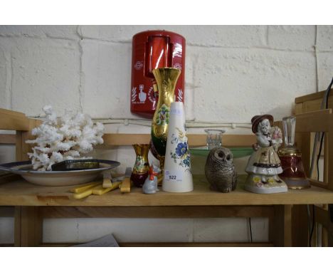 MIXED LOT: VARIOUS GLASS CERAMICS AND OTHER ITEMS TO INCLUDE A POOLE POTTERY OWL, VARIOUS GLASS VASES ETC