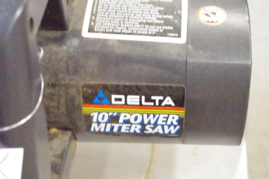 DELTA 10" Power Miter Saw w/ Dust Collection Bag. Clean, lightly used