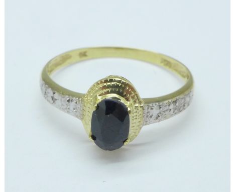 A 9ct gold and sapphire ring, 1.1g, O