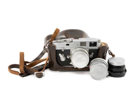 PHOTOGRAPHY CLUB HOUSE: LEICA M2 35mm RANGEFINDER CAMERA, 1964, chrome, serial number 1092763, with Leitz Summicron f/2 35mm 