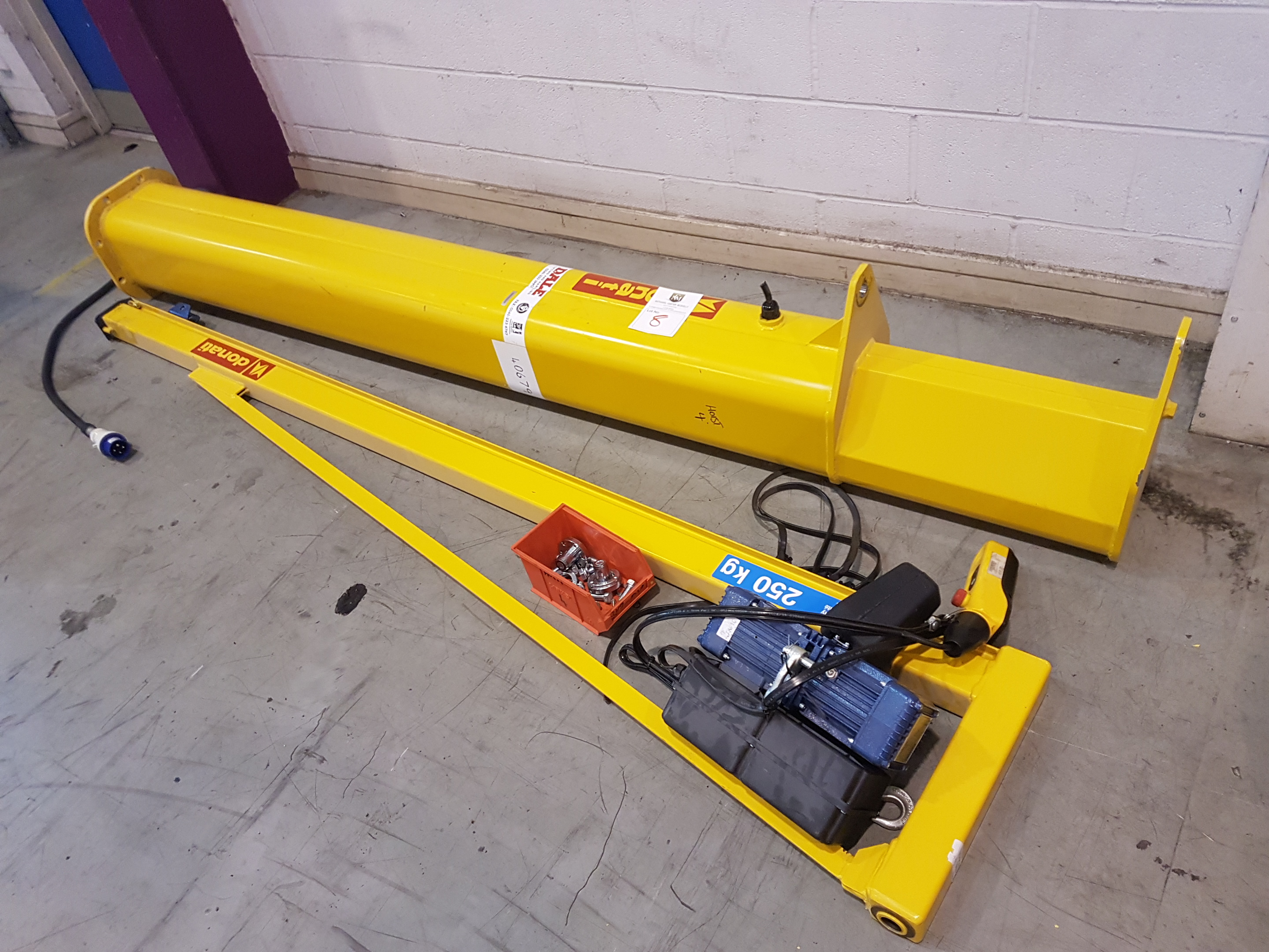 Donati 250kg JIB Crane / Boom Hoist with Donati 250kg Electric winch