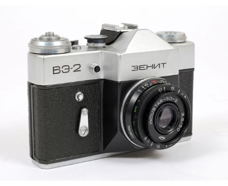 Uncommon ZENIT-VE-2 Camera. c1977 With INDUSTAR-50-2 f3.5 50mm lens & cap. Serial numbers/Princelle Book codes: 77003628 (Kr)