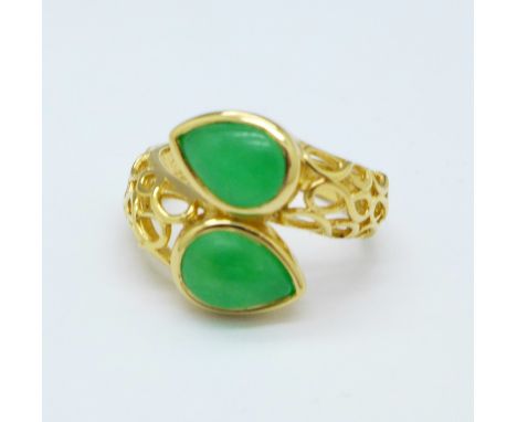 A silver gilt and jade set crossover ring, N