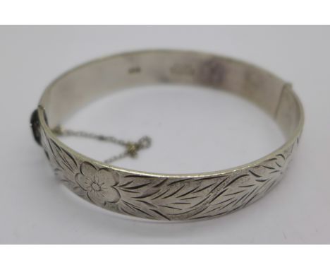 A silver bangle, 38g