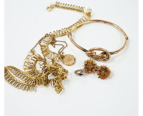 A 9ct. gold fringe necklace, 49cm(a.f.) a 9ct. gold bangle, 25.9 grams, a gold plated locket on a gold plated fine chain, a V