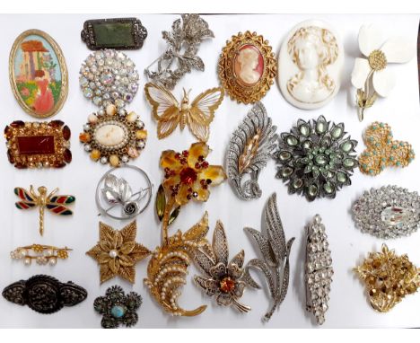 A quantity of vintage brooches to include a Monet gold tone butterfly brooch, mixed paste and seed pearl brooches and cameos,