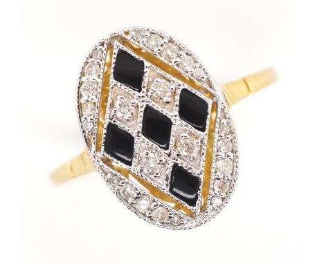 Diamond, onyx and 18ct yellow gold harlequin ring marked 18k 750 approx 2.73 grams gold weight, 24x diamonds 0.20ct total wei