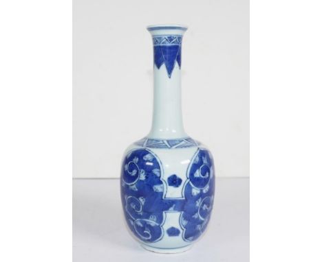 Chinese Kangxi blue &amp; white vase figural decoration, long neck shape, double blue &amp; white circle mark to base. (Heigh