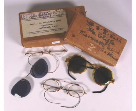 Collection vintage spectacles including 2 pairs of 'gold' rimmed spectacles, and 2 pairs early sun glasses.