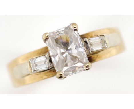 9ct yellow gold and simulant set ring marked 9ct approx weight 3.18 grams, ring size P