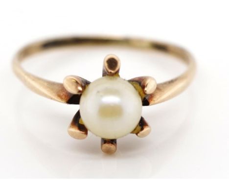 9ct yellow gold and pearl ring marked 9ct approx weight 2.4 grams, ring size R. Circa 1st half of the 20th C.