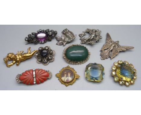 Vintage brooches including Art Deco 