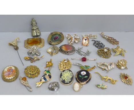 A collection of vintage costume brooches, rings, etc., including some named examples, Miracle, Sphinx, Michele Lynn, etc. 