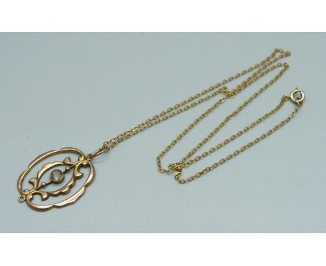 A vintage 9ct gold pendant and chain, 1.9g 