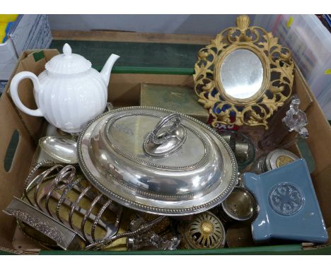 A Walker &amp; Hall silver plated toast rack, white metal spoon, a/f, 63g, a collection of other silver plated items includin