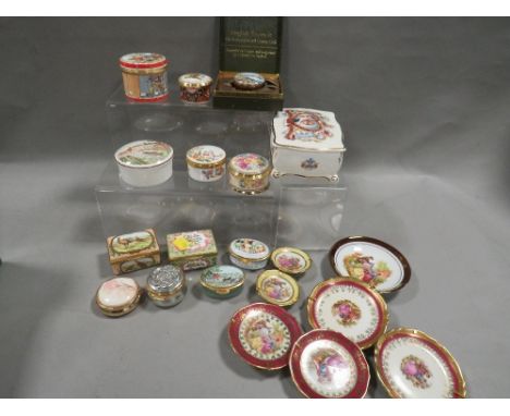 A tray of assorted collectables to include Bilston enamel boxes