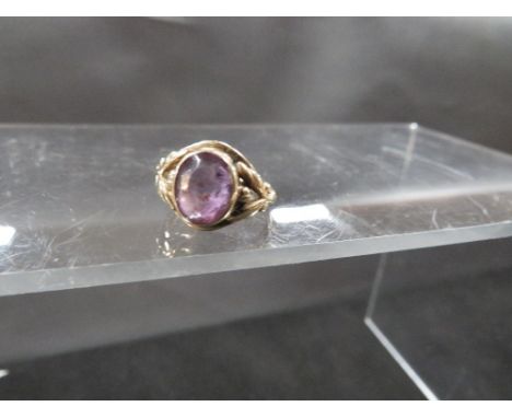 A hallmarked 9 carat gold amethyst ring approx weight 2.9g