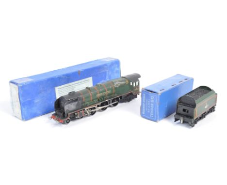 An original vintage Hornby Dublo 00 gauge three rail model railway train set locomotive EDL12 310124-6-2 Duchess Class BR 462