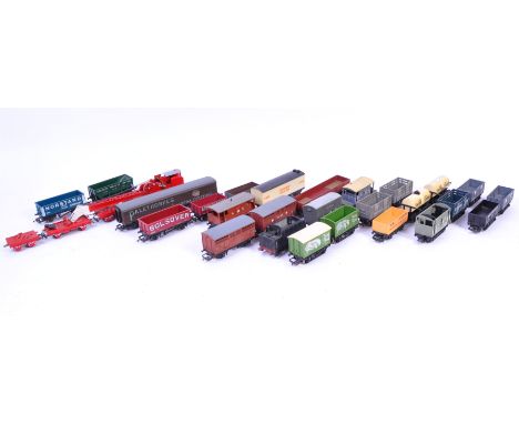 A good collection of approx 25x assorted 00 gauge model railway train set rolling stock to include Grafar Ltd, Hornby, Triang